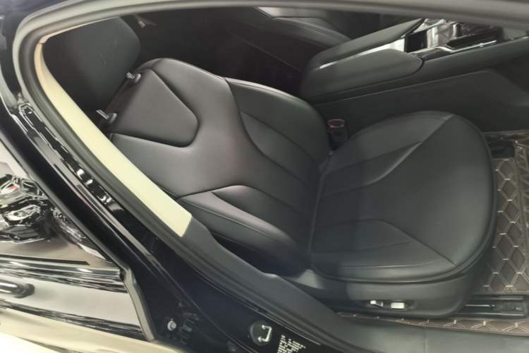 Used Hongqi E-QM5 2023 Revised Version Basic Travel Edition Right Front Seat