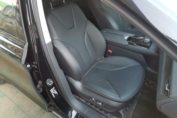 Used Hongqi E-QM5 2023 Revised Version Basic Travel Edition Right Front Seat
