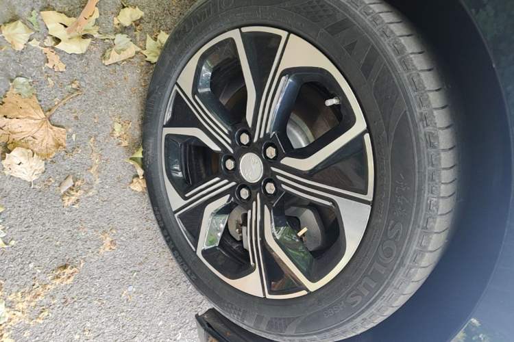 Used Hongqi E-QM5 2023 Revised Version Basic Travel Edition Right Front Wheel Hub