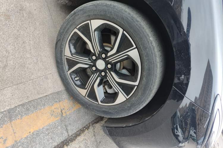 Used Hongqi E-QM5 2023 Base Travel Edition Right Front Wheel Hub