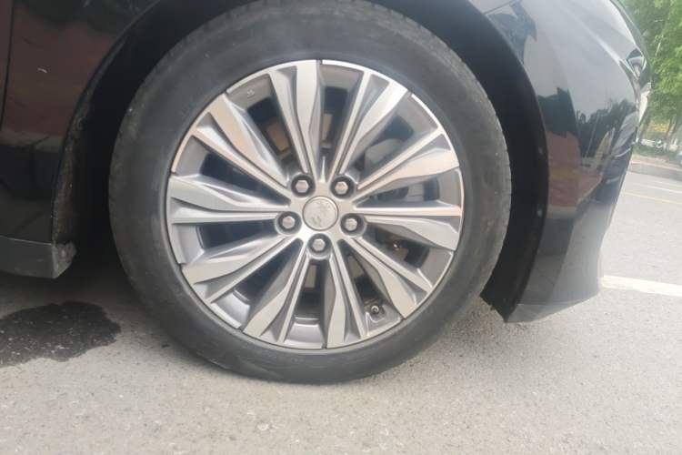 Used Hongqi E-QM5 2023 620km PLUS Right Front Wheel Hub