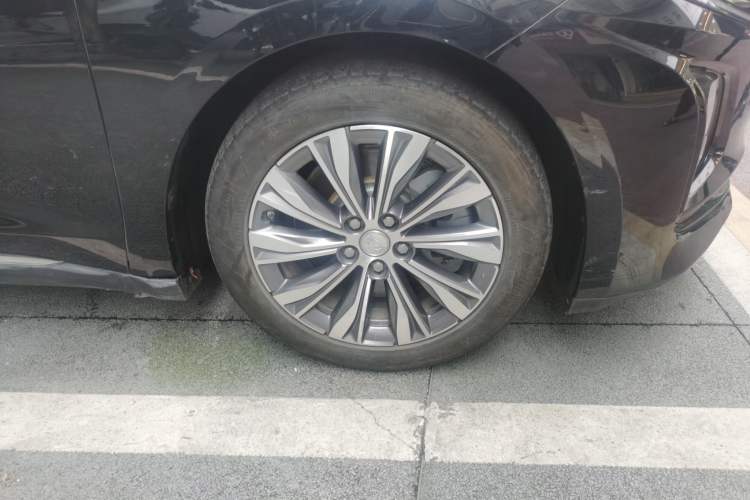 Used Hongqi E-QM5 2023 620km PLUS Right Front Wheel Hub
