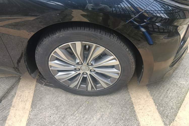 Used Hongqi E-QM5 2023 620km PLUS Right Front Wheel Hub