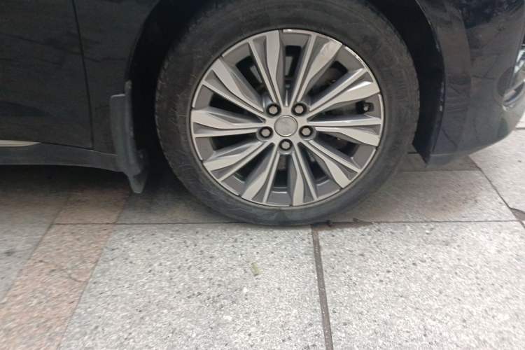 Used Hongqi E-QM5 2023 620km PLUS Right Front Wheel Hub