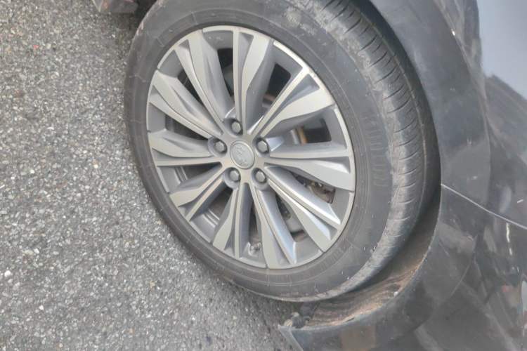 Used Hongqi E-QM5 2023 620km PLUS Right Front Wheel Hub