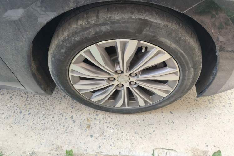 Used Hongqi E-QM5 2023 620km PLUS Right Front Wheel Hub