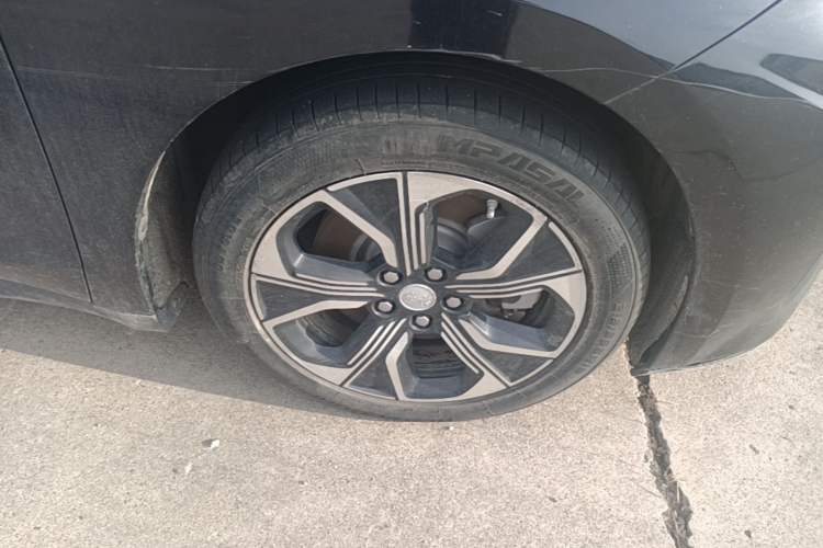 Used Hongqi E-QM5 2023 Base Travel Edition Right Front Wheel Hub