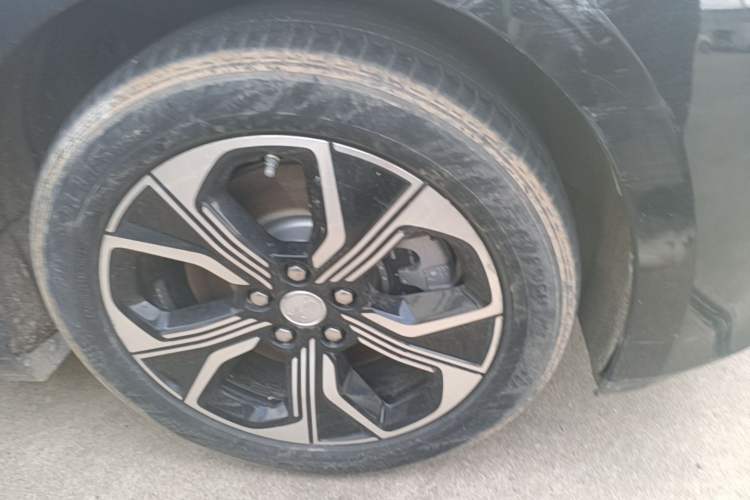 Used Hongqi E-QM5 2023 Base Travel Edition Right Front Wheel Hub