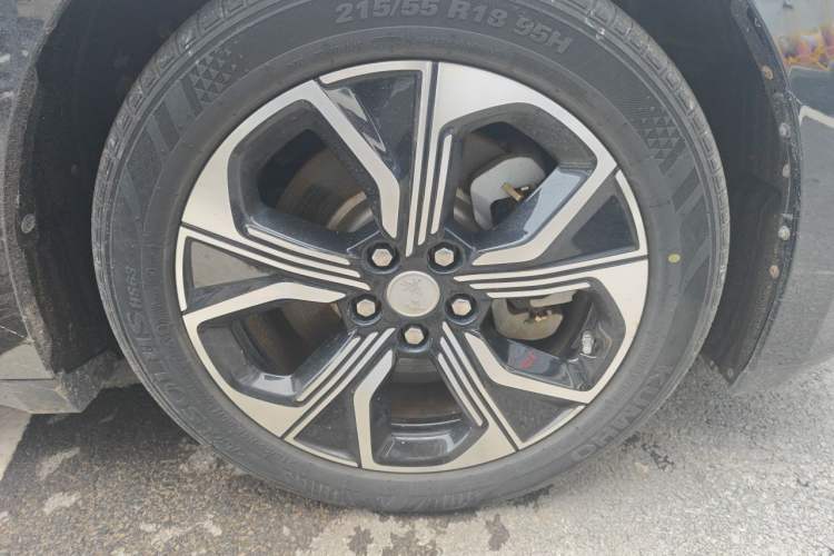Used Hongqi E-QM5 2023 Revised Version Basic Travel Edition Right Front Wheel Hub