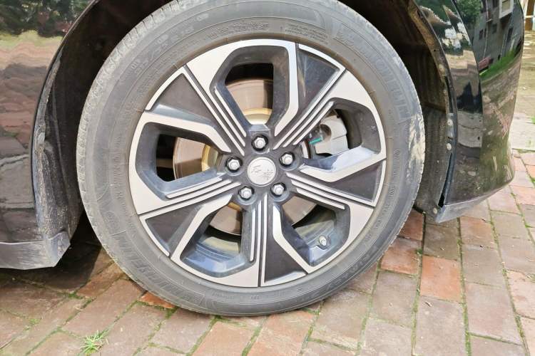 Used Hongqi E-QM5 2023 Revised Version Basic Travel Edition Right Front Wheel Hub