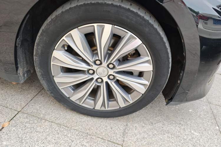Used Hongqi E-QM5 2023 620km PLUS Right Front Wheel Hub