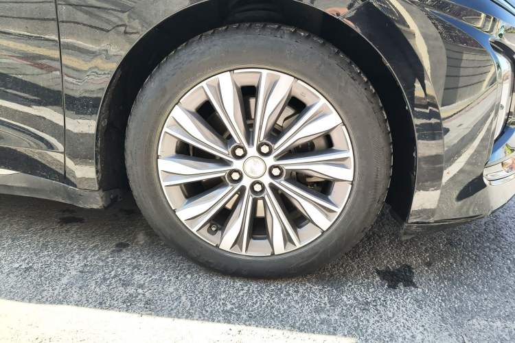 Used Hongqi E-QM5 2023 620km PLUS Right Front Wheel Hub