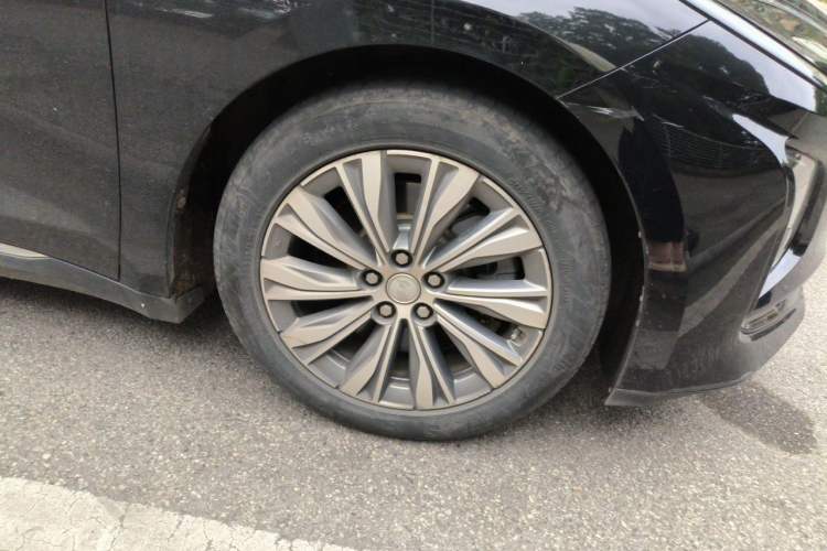 Used Hongqi E-QM5 2023 620km PLUS Right Front Wheel Hub