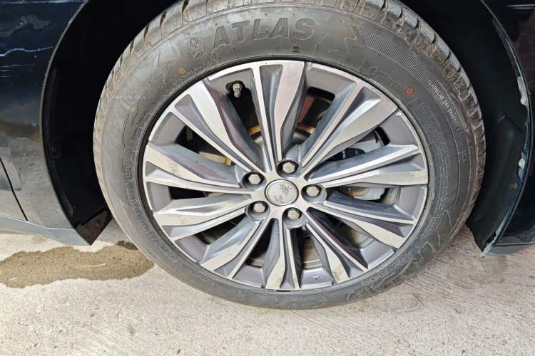 Used Hongqi E-QM5 2023 560km PLUS Right Front Wheel Hub