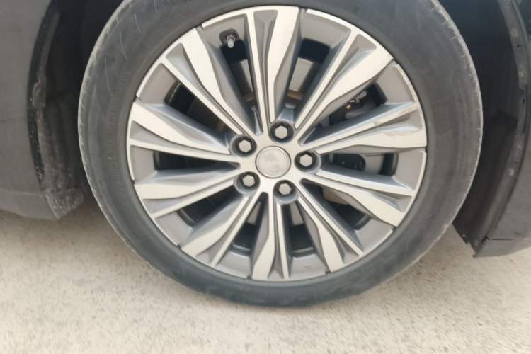 Used Hongqi E-QM5 2023 620km PLUS Right Front Wheel Hub