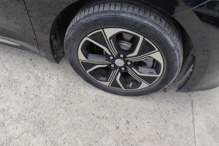 Used Hongqi E-QM5 2023 Revised Version Basic Travel Edition Right Front Wheel Hub