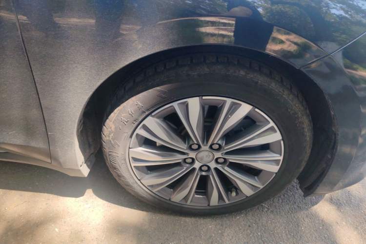 Used Hongqi E-QM5 2023 560km PLUS Right Front Wheel Hub