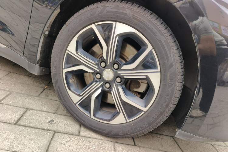 Used Hongqi E-QM5 2023 Revised Version Basic Travel Edition Right Front Wheel Hub