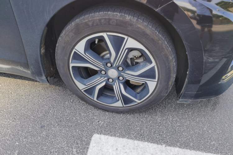 Used Hongqi E-QM5 2023 Revised Version Basic Travel Edition Right Front Wheel Hub