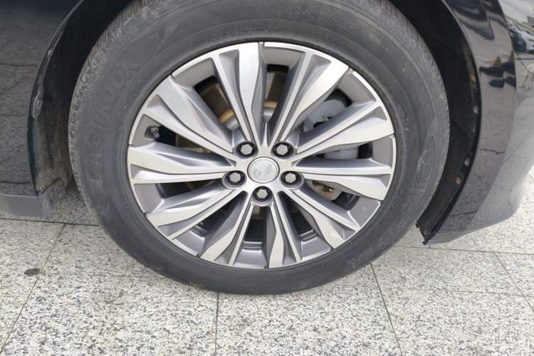 Used Hongqi E-QM5 2023 620km PLUS Right Front Wheel Hub