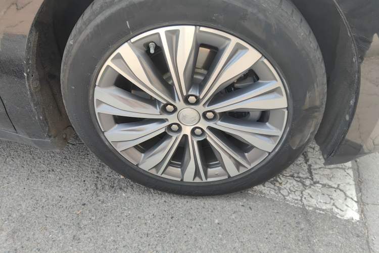 Used Hongqi E-QM5 2023 620km PLUS Right Front Wheel Hub