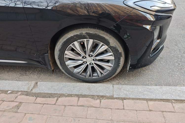 Used Hongqi E-QM5 2023 560km PLUS Right Front Wheel Hub