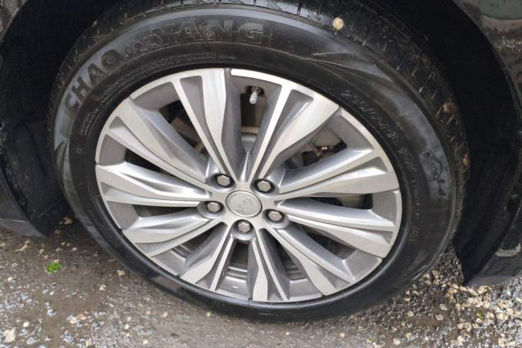 Used Hongqi E-QM5 2023 620km PLUS Right Front Wheel Hub