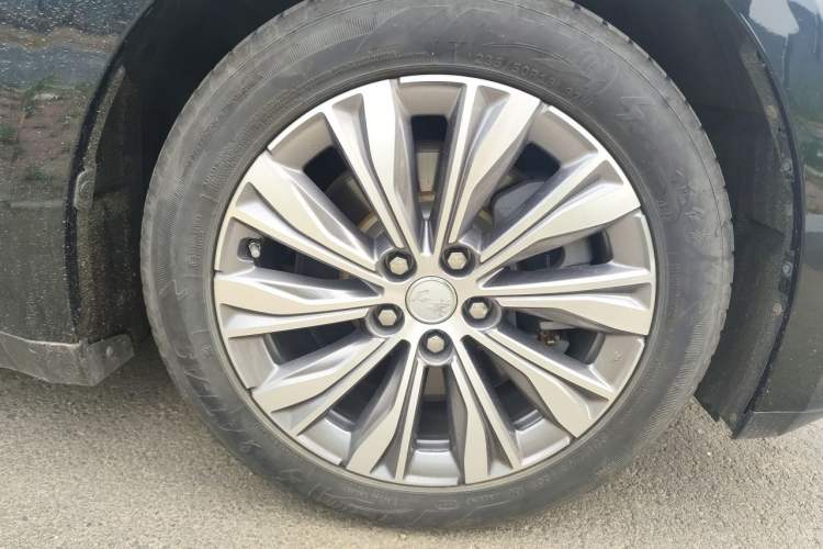 Used Hongqi E-QM5 2023 560km PLUS Right Front Wheel Hub