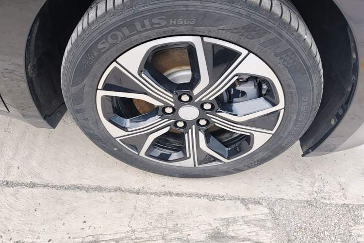 Used Hongqi E-QM5 2023 Revised Version Basic Travel Edition Right Front Wheel Hub