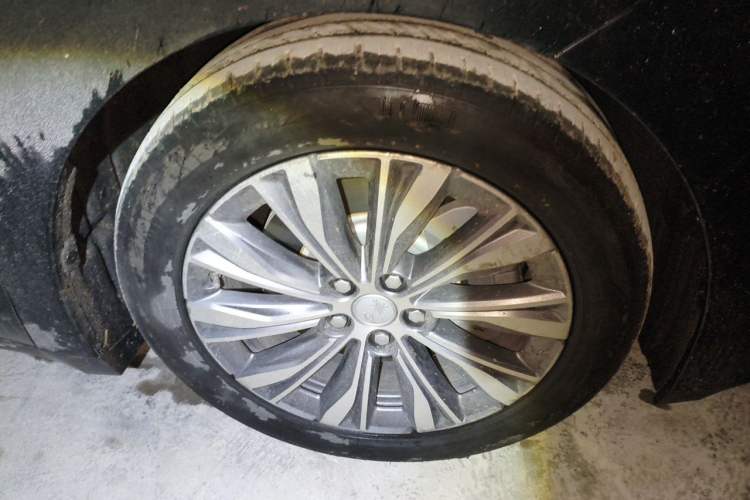 Used Hongqi E-QM5 2023 620km PLUS Right Front Wheel Hub