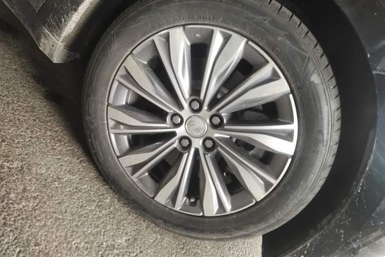 Used Hongqi E-QM5 2023 Base Travel Edition Right Front Wheel Hub