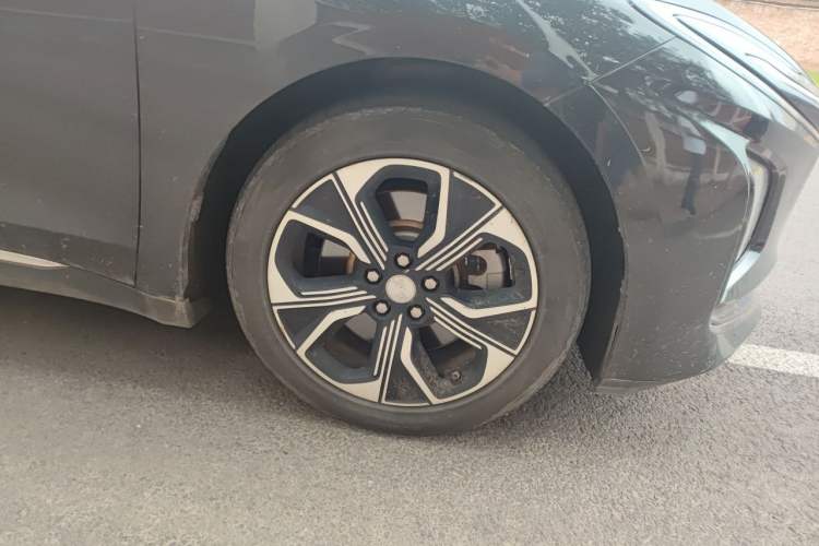 Used Hongqi E-QM5 2023 Revised Version Basic Travel Edition Right Front Wheel Hub