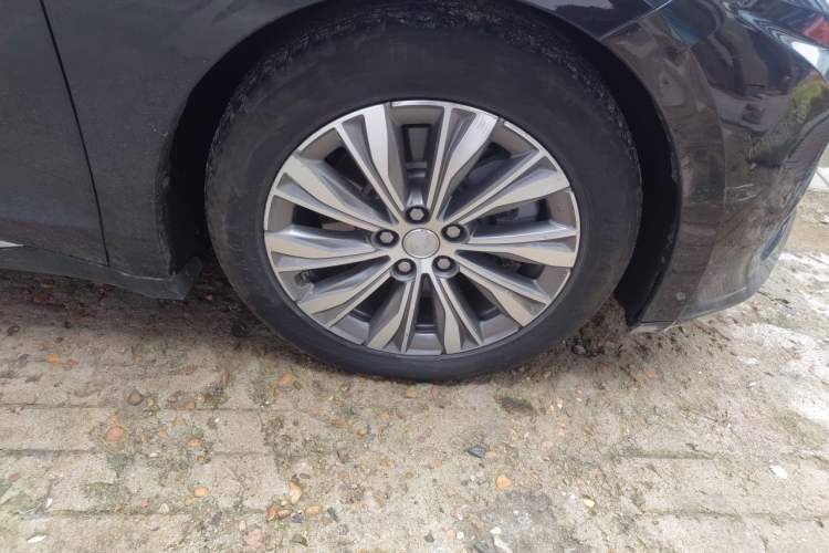 Used Hongqi E-QM5 2023 560km PLUS Right Front Wheel Hub