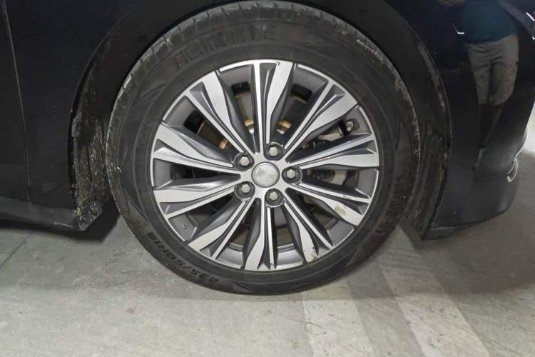 Used Hongqi E-QM5 2023 560km PLUS Right Front Wheel Hub