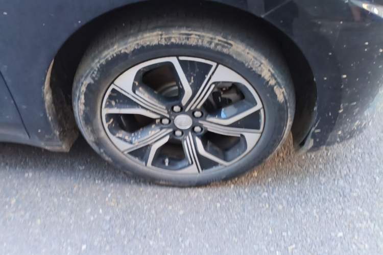 Used Hongqi E-QM5 2023 Revised Version Basic Travel Edition Right Front Wheel Hub
