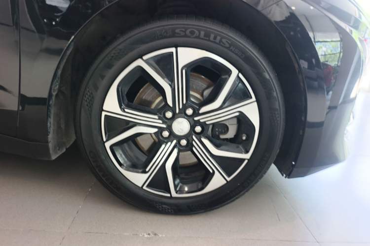 Used Hongqi E-QM5 2023 Revised Version Basic Travel Edition Right Front Wheel Hub