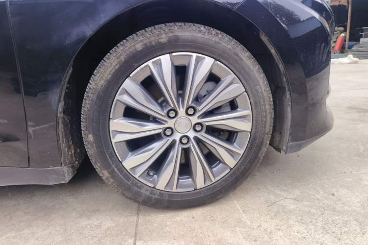 Used Hongqi E-QM5 2023 620km PLUS Right Front Wheel Hub