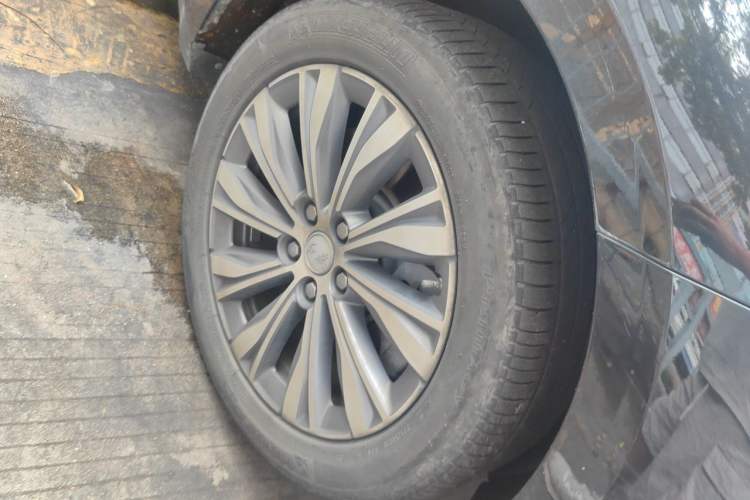 Used Hongqi E-QM5 2023 620km PLUS Right Front Wheel Hub