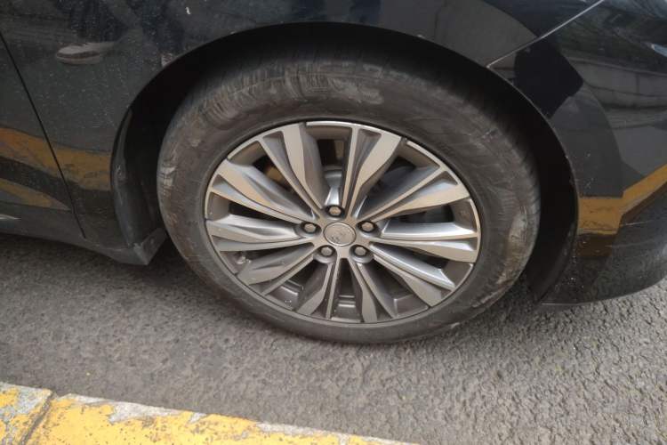 Used Hongqi E-QM5 2023 620km PLUS Right Front Wheel Hub