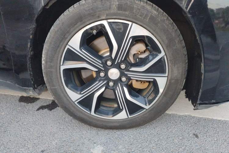 Used Hongqi E-QM5 2023 Revised Version Basic Travel Edition Right Front Wheel Hub