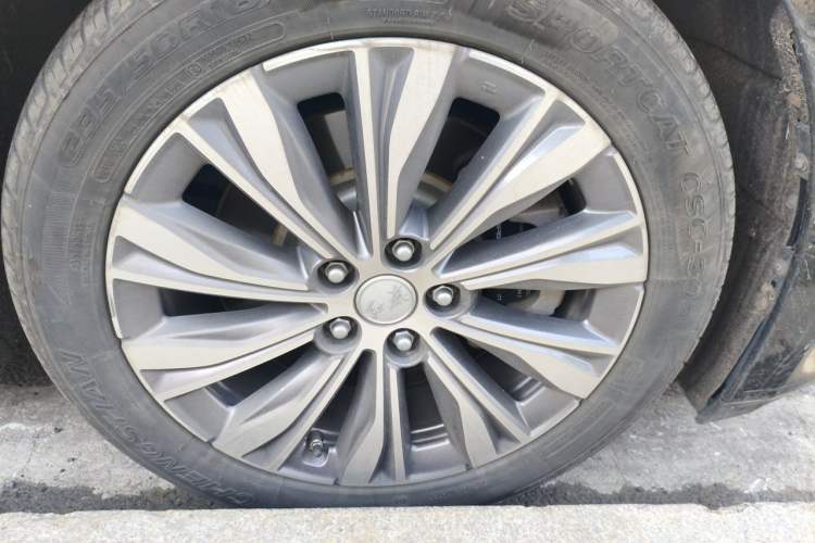Used Hongqi E-QM5 2023 620km PLUS Right Front Wheel Hub