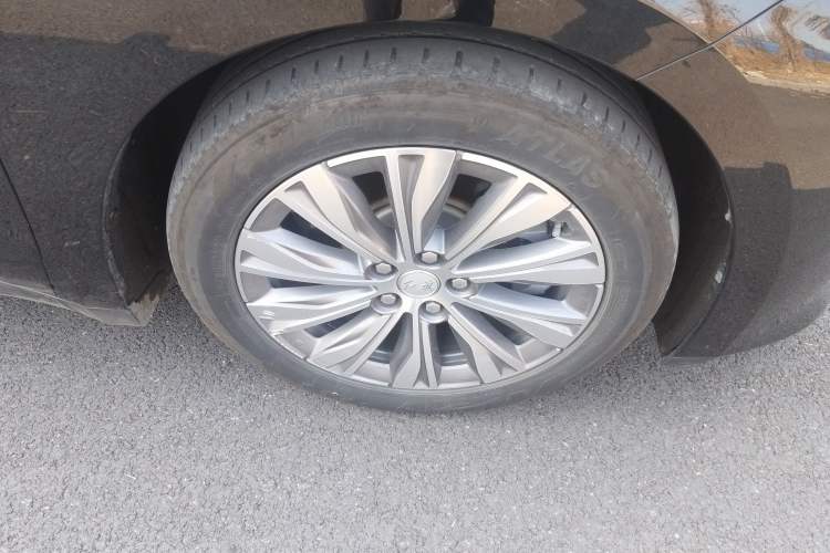 Used Hongqi E-QM5 2023 620km PLUS Right Front Wheel Hub