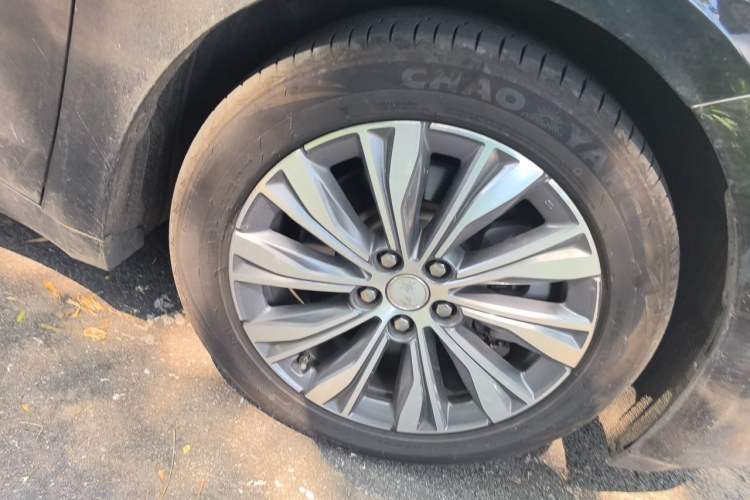 Used Hongqi E-QM5 2023 620km PLUS Right Front Wheel Hub