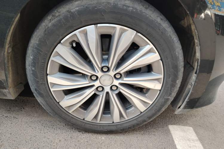 Used Hongqi E-QM5 2023 620km PLUS Right Front Wheel Hub