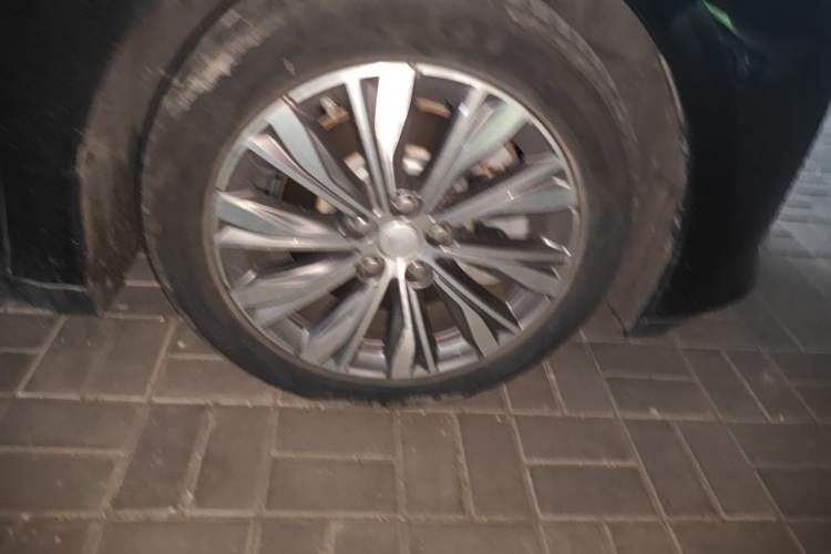 Used Hongqi E-QM5 2023 620km PLUS Right Front Wheel Hub