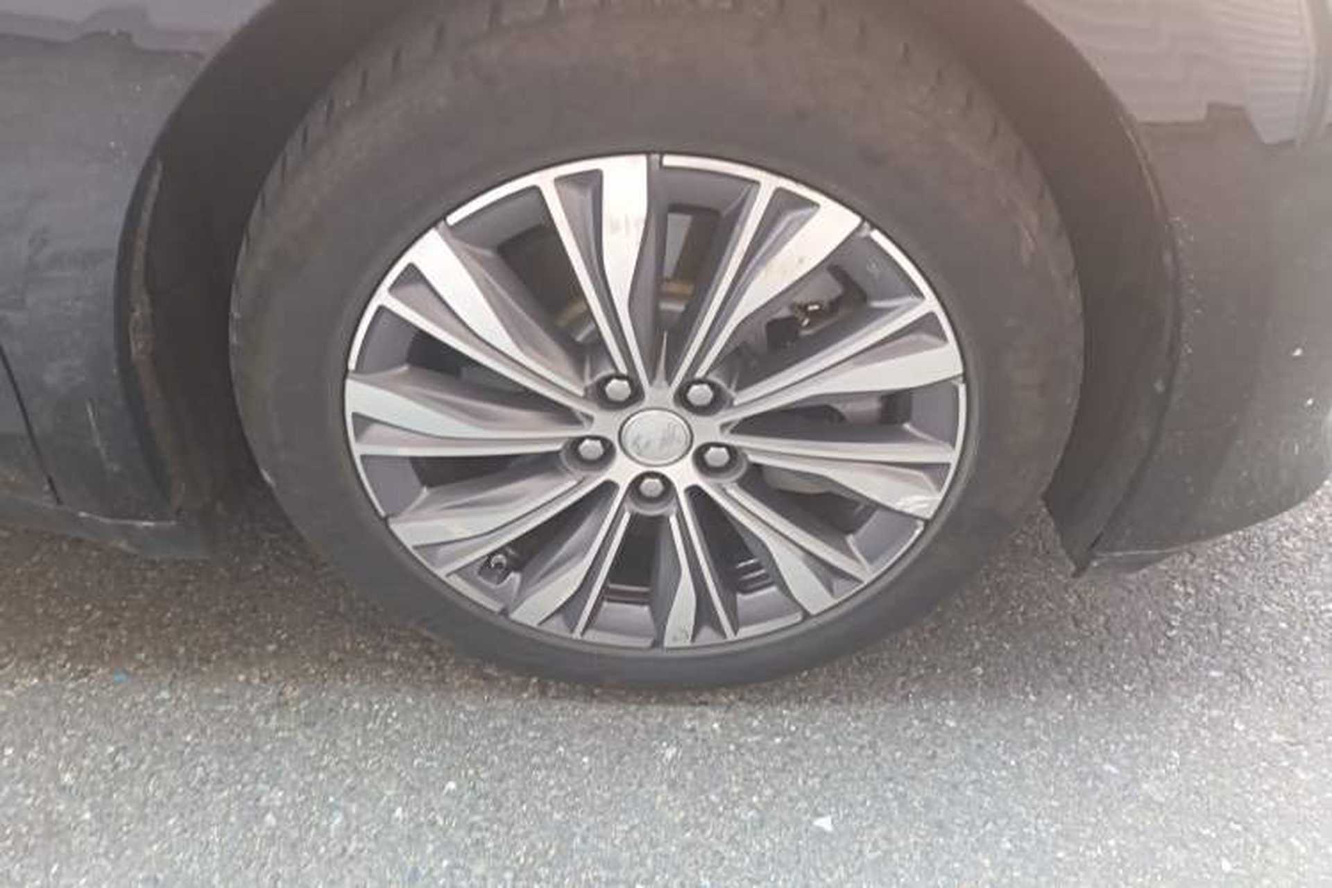 Used Hongqi E-QM5 2023 620km PLUS Right Front Wheel Hub