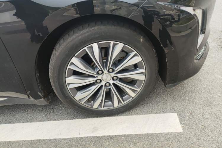 Used Hongqi E-QM5 2023 560km PLUS Right Front Wheel Hub