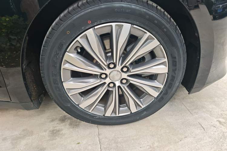 Used Hongqi E-QM5 2023 620km PLUS Right Front Wheel Hub
