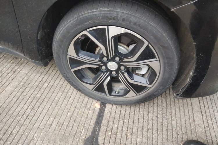 Used Hongqi E-QM5 2023 Revised Version Basic Travel Edition Right Front Wheel Hub