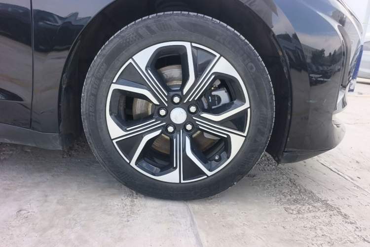 Used Hongqi E-QM5 2023 Revised Version Basic Travel Edition Right Front Wheel Hub